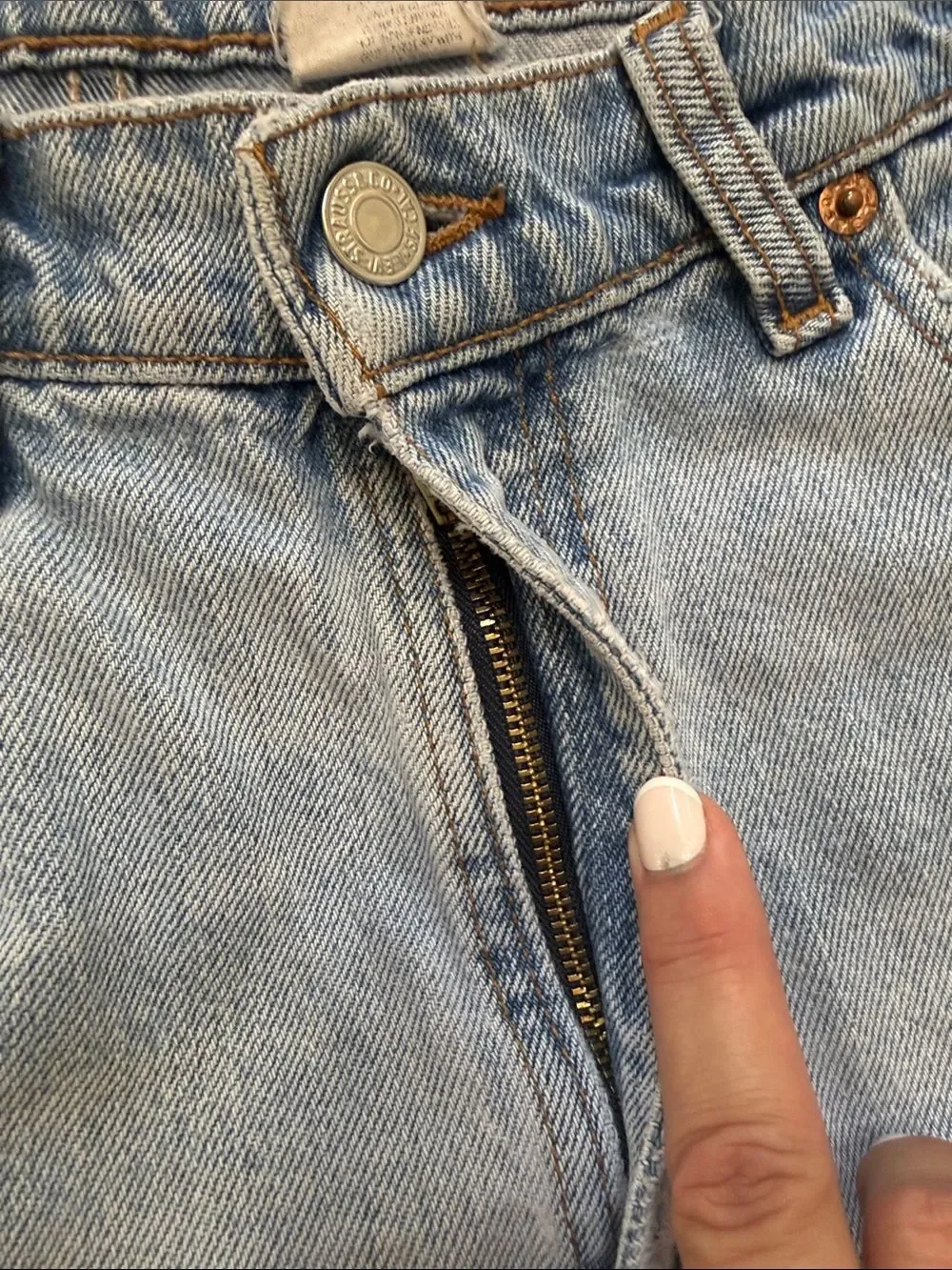Unisex Levi’s Festival distressed frayed sexy Denim shorts Size 34 ~ Red Tab~